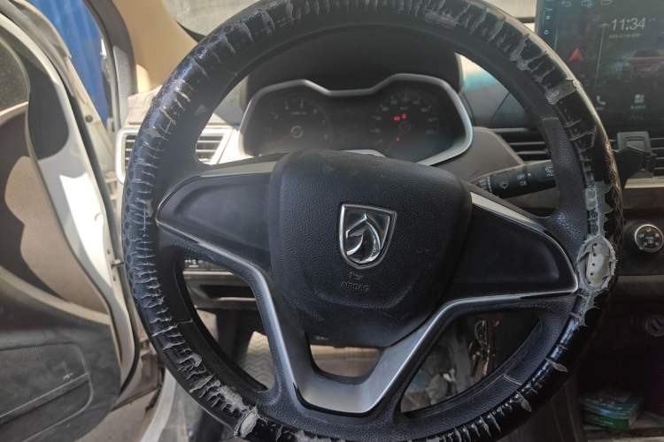 Used Baojun 310W 2017 1.5L Manual Comfort Version China VI Emission Standard Steering Wheel