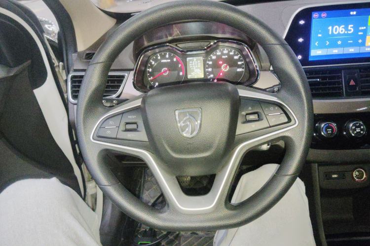 Used Baojun 310W 2017 1.5L Manual Fashion Edition China VI Steering Wheel