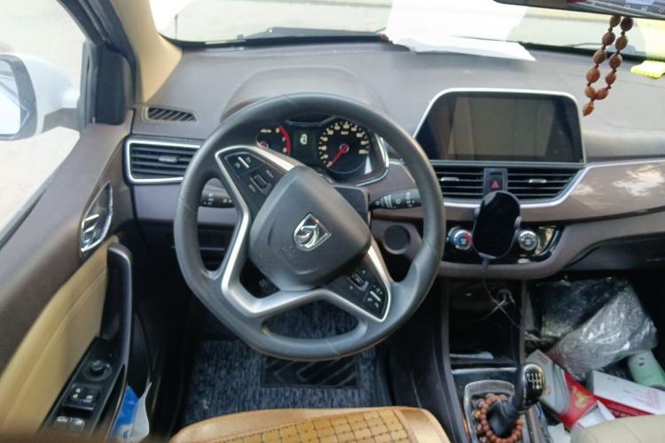 Used Baojun 310W 2017 1.5L Manual Fashion Model China V Steering Wheel