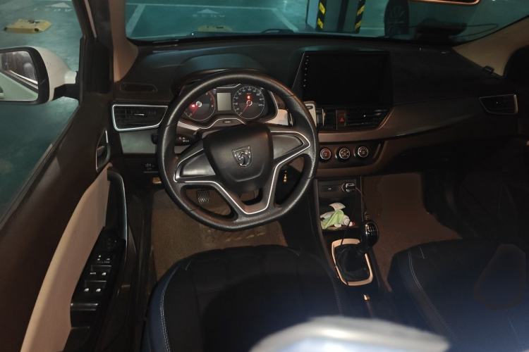 Used Baojun 310W 2017 1.5L Manual Comfort Version China V Steering Wheel