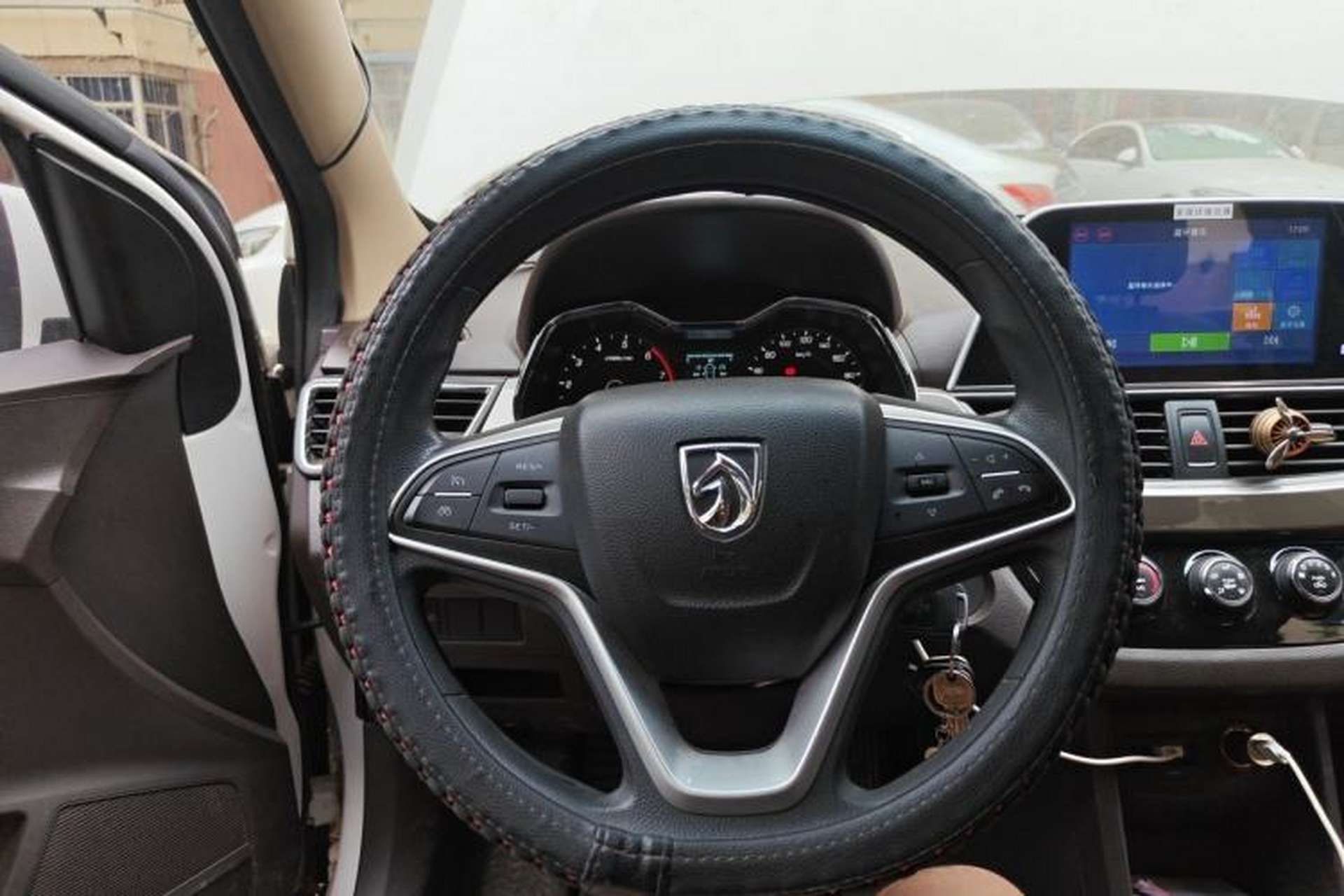 Used Baojun 310W 2017 1.5L Manual Fashion Model China V Steering Wheel