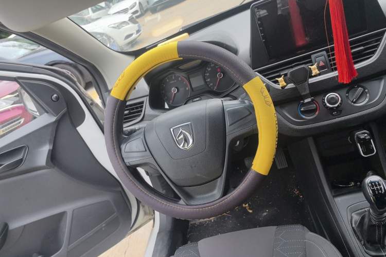 Used Baojun 310W 2017 1.2L Manual Value Edition China V Steering Wheel