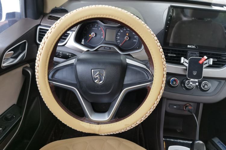 Used Baojun 310W 2017 1.5L Manual Comfort Version China VI Emission Standard Steering Wheel