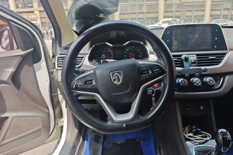Used Baojun 310W 2017 1.5L Manual Fashion Model China V Steering Wheel