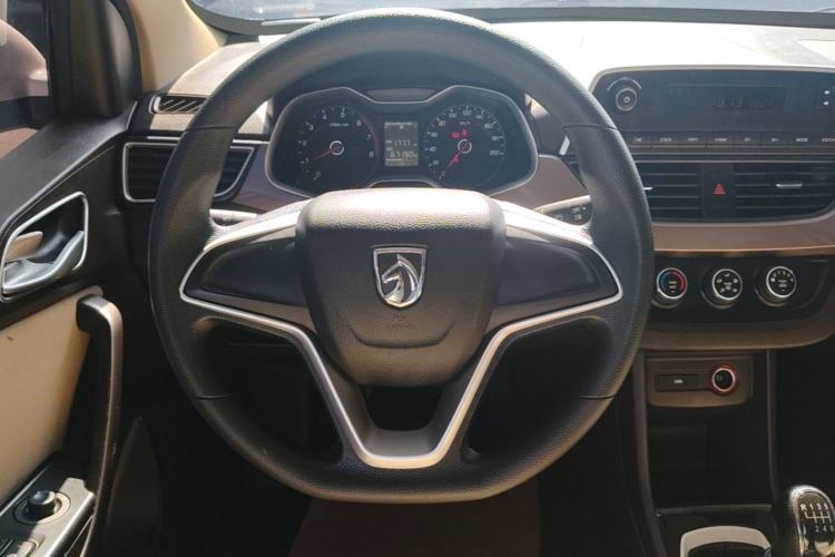 Used Baojun 310W 2017 1.5L Manual Comfort Version China V Steering Wheel