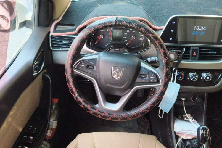 Used Baojun 310W 2017 1.5L Manual Fashion Model China V Steering Wheel