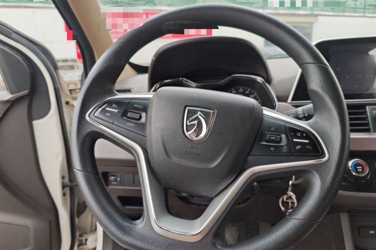 Used Baojun 310W 2017 1.5L Manual Fashion Model China V Steering Wheel