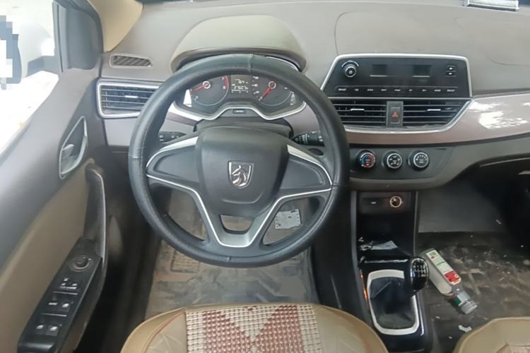 Used Baojun 310W 2017 1.5L Manual Comfort Version China V Steering Wheel