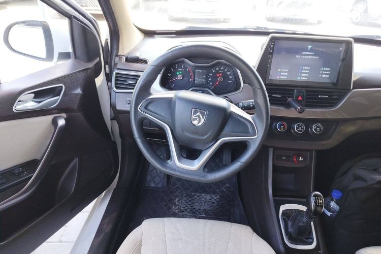 Used Baojun 310W 2017 1.5L Manual Comfort Version China V Steering Wheel