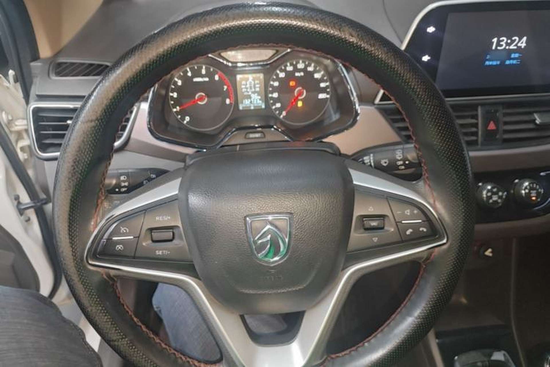 Used Baojun 310W 2017 1.5L Manual Fashion Model China V Steering Wheel
