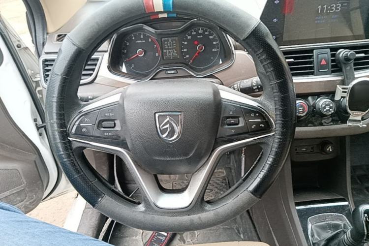 Used Baojun 310W 2017 1.5L Manual Fashion Model China V Steering Wheel