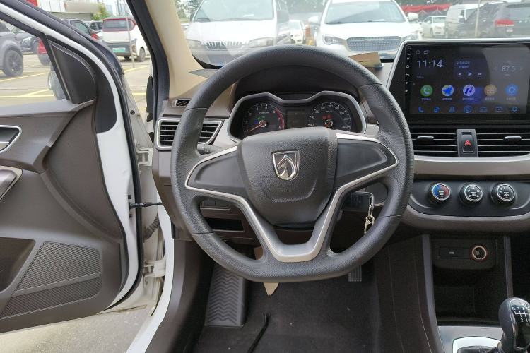 Used Baojun 310W 2017 1.5L Manual Comfort Version China V Steering Wheel