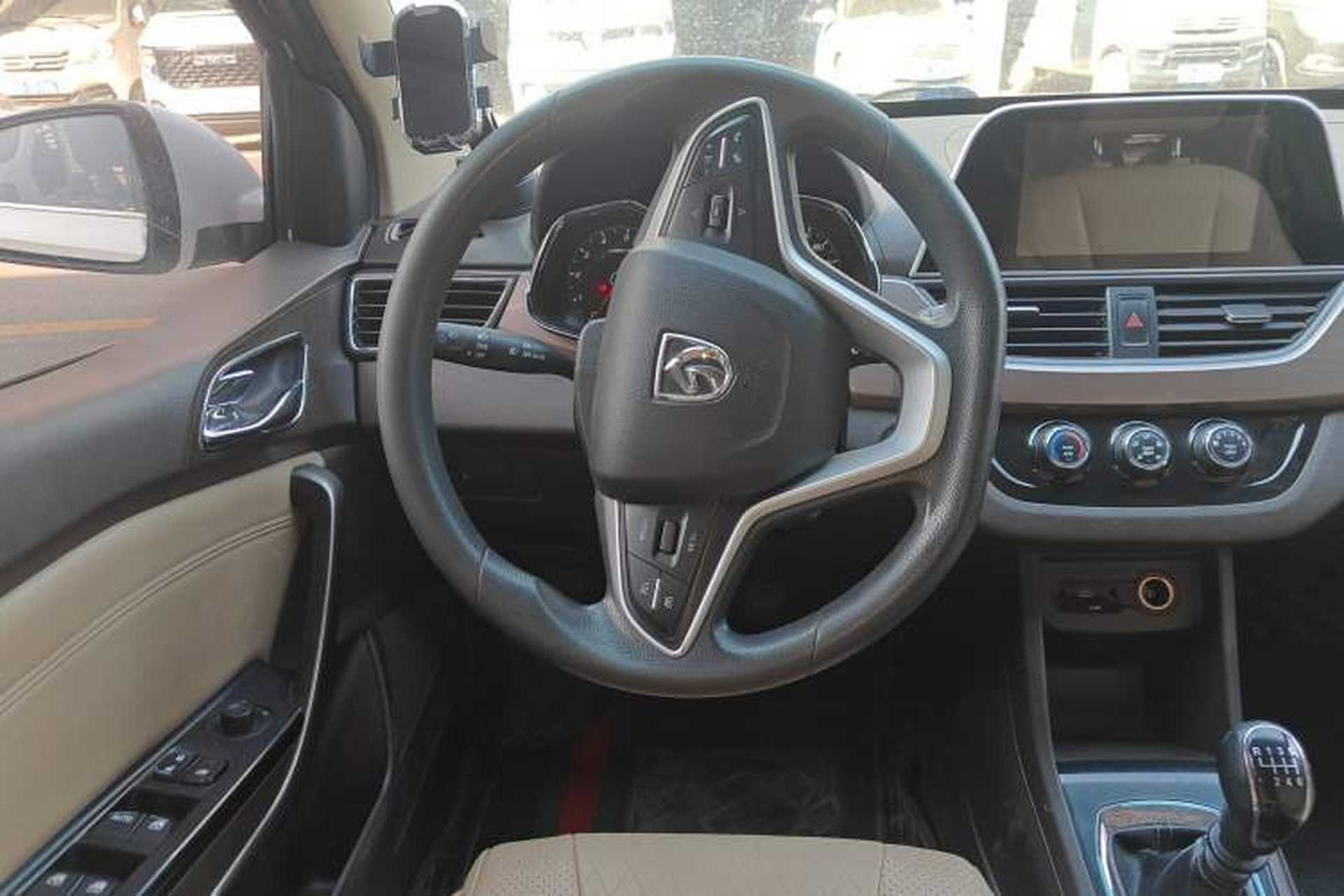 Used Baojun 310W 2017 1.5L Manual Fashion Model China V Steering Wheel