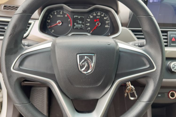 Used Baojun 310W 2017 1.5L Manual Comfort Version China V Steering Wheel