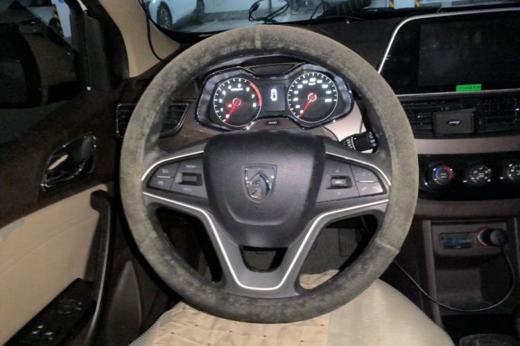 Used Baojun 310W 2017 1.5L Manual Luxury Edition China V Steering Wheel