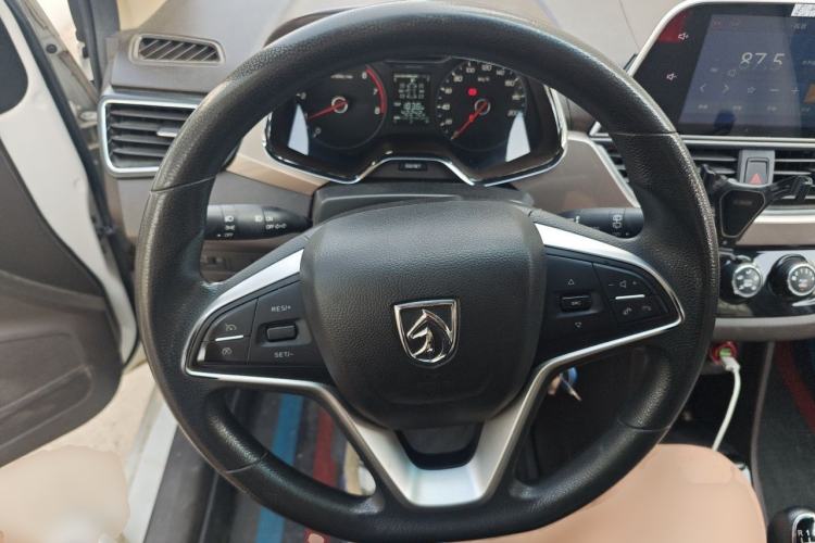 Used Baojun 310W 2017 1.5L Manual Fashion Model China V Steering Wheel