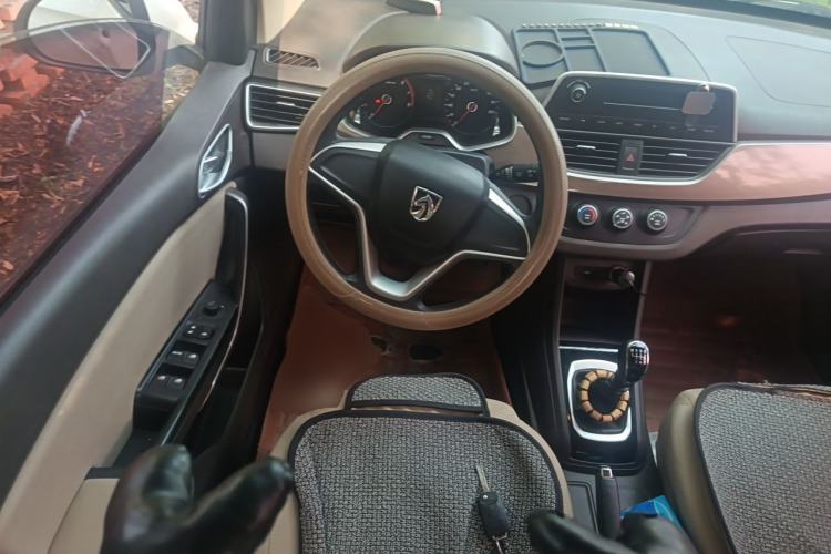 Used Baojun 310W 2017 1.5L Manual Comfort Version China VI Emission Standard Steering Wheel