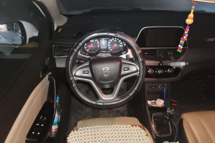 Used Baojun 310W 2017 1.5L Manual Comfort Version China V Steering Wheel