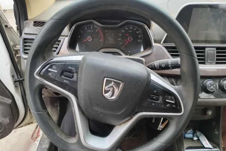 Used Baojun 310W 2017 1.5L Manual Fashion Model China V Steering Wheel