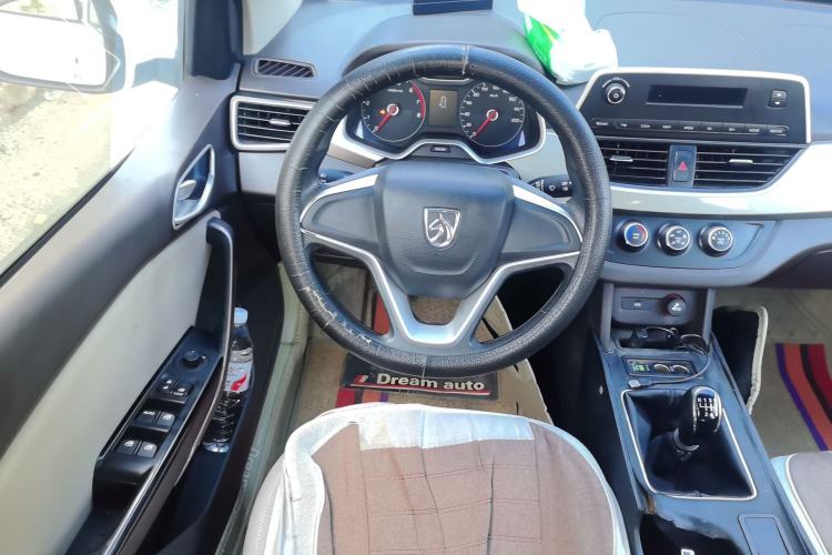 Used Baojun 310W 2017 1.5L Manual Comfort Version China VI Emission Standard Steering Wheel