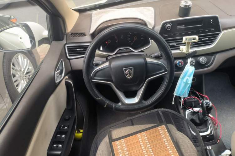 Used Baojun 310W 2017 1.5L Manual Comfort Version China VI Emission Standard Steering Wheel