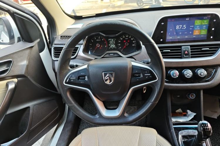 Used Baojun 310W 2017 1.5L Manual Fashion Model China V Steering Wheel