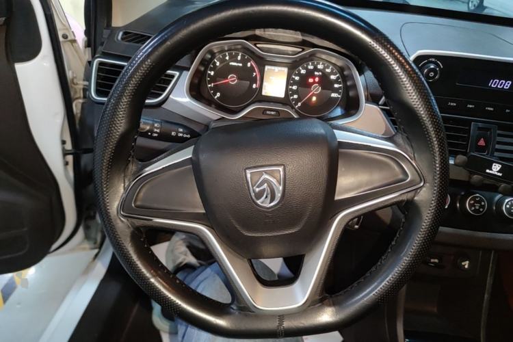 Used Baojun 310W 2017 1.5L Manual Comfort Version China V Steering Wheel