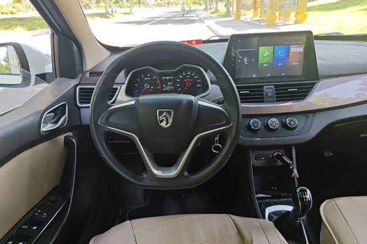 Used Baojun 310W 2017 1.5L Manual Comfort Version China V Steering Wheel