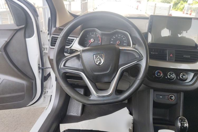 Used Baojun 310W 2017 1.5L Manual Comfort Version China VI Emission Standard Steering Wheel