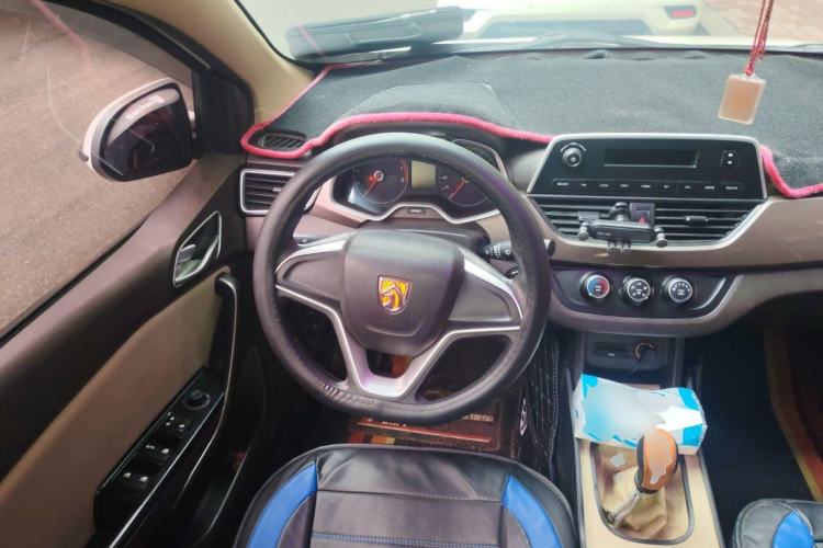 Used Baojun 310W 2017 1.5L Manual Comfort Version China V Steering Wheel