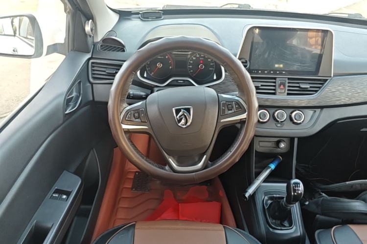 Used Baojun 310W 2017 1.2L Manual Value Edition China V Steering Wheel