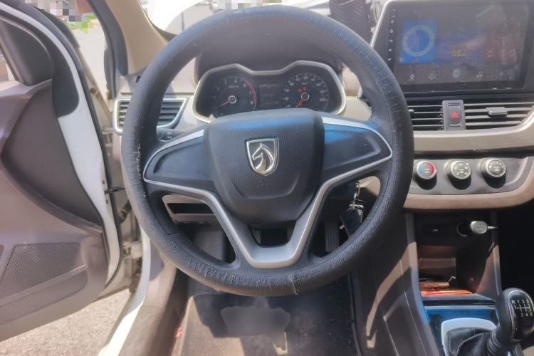 Used Baojun 310W 2017 1.5L Manual Comfort Version China V Steering Wheel