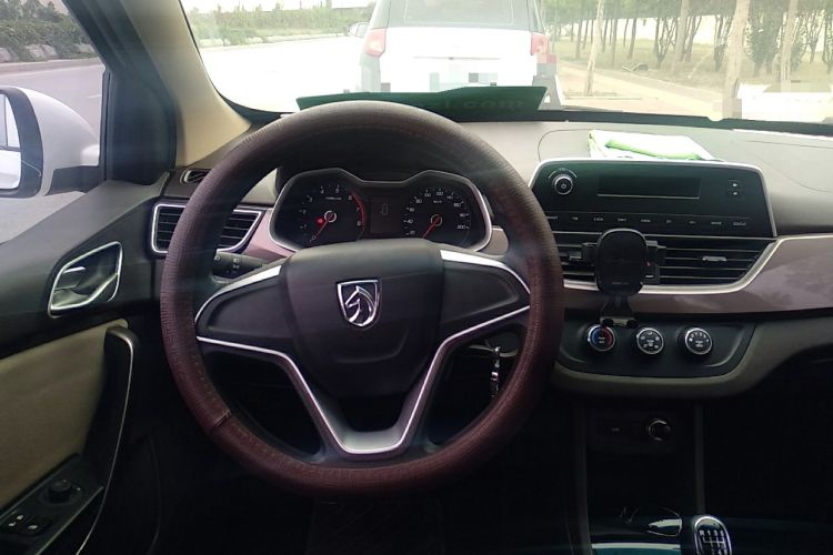 Used Baojun 310W 2017 1.5L Manual Comfort Version China VI Emission Standard Steering Wheel