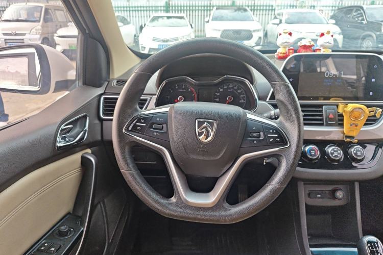Used Baojun 310W 2017 1.5L Manual Fashion Edition China VI Steering Wheel