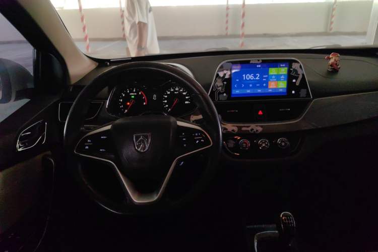Used Baojun 310W 2017 1.5L Manual Fashion Model China V Steering Wheel