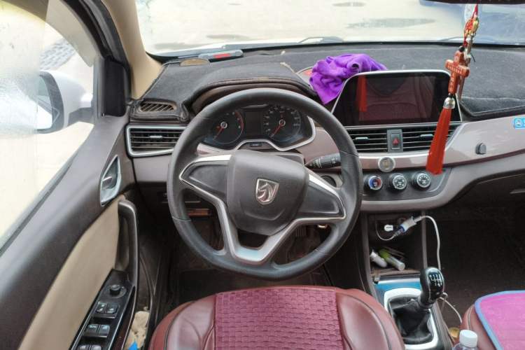 Used Baojun 310W 2017 1.5L Manual Comfort Version China V Steering Wheel