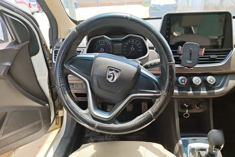 Used Baojun 310W 2017 1.5L Manual Comfort Version China V Steering Wheel