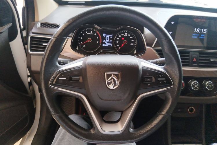 Used Baojun 310W 2017 1.5L Manual Luxury Edition China V Steering Wheel