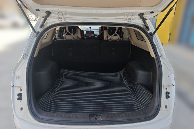 Used Baojun 310W 2017 1.5L Manual Comfort Version China VI Emission Standard Trunk