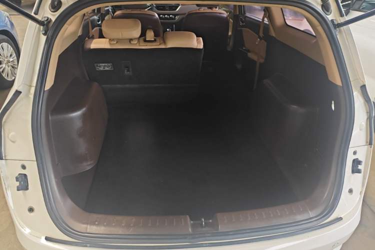Used Baojun 310W 2017 1.5L Manual Fashion Model China V Trunk