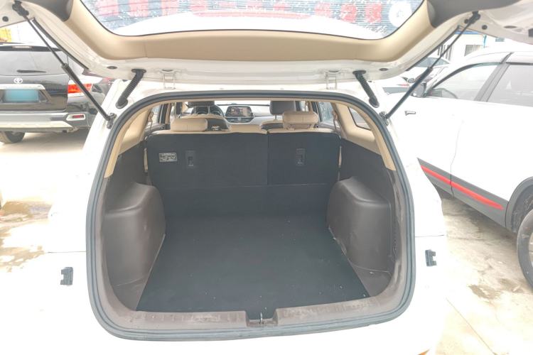 Used Baojun 310W 2017 1.5L Manual Fashion Model China V Trunk