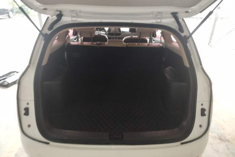 Used Baojun 310W 2017 1.5L Manual Fashion Model China V Trunk