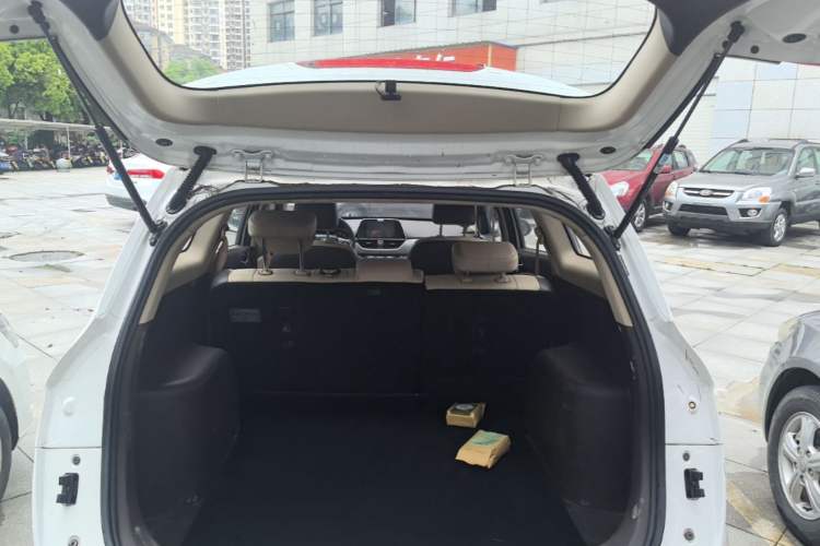 Used Baojun 310W 2017 1.5L Manual Fashion Model China V Trunk