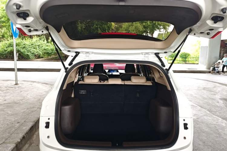 Used Baojun 310W 2017 1.5L Manual Fashion Model China V Trunk