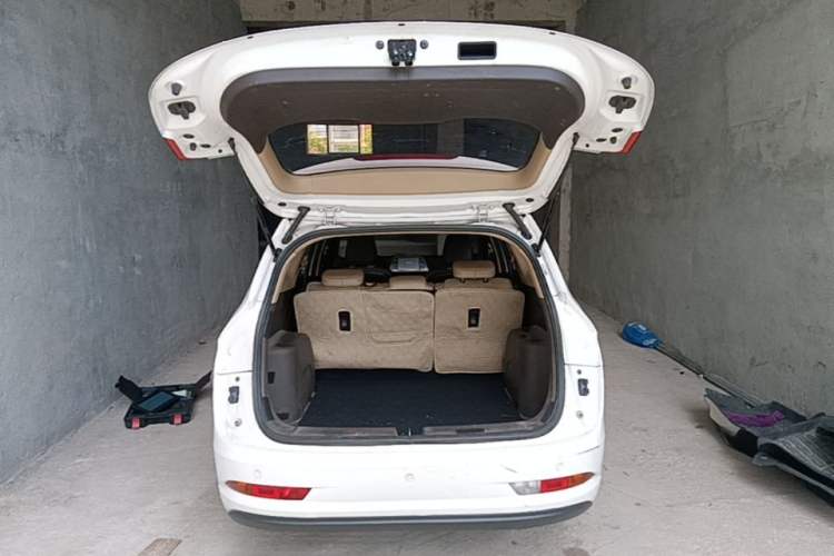 Used Baojun 310W 2017 1.5L Manual Fashion Model China V Trunk