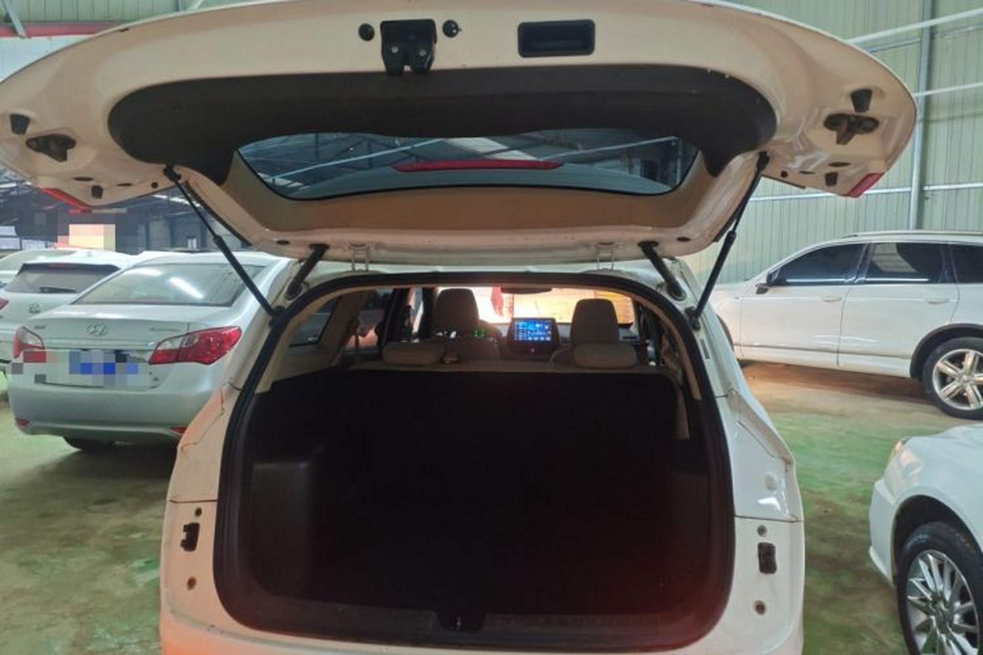 Used Baojun 310W 2017 1.5L Manual Comfort Version China VI Emission Standard Trunk