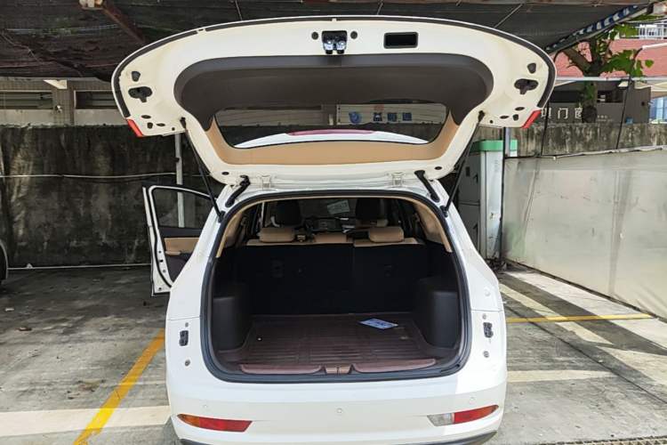 Used Baojun 310W 2017 1.5L Manual Fashion Model China V Trunk