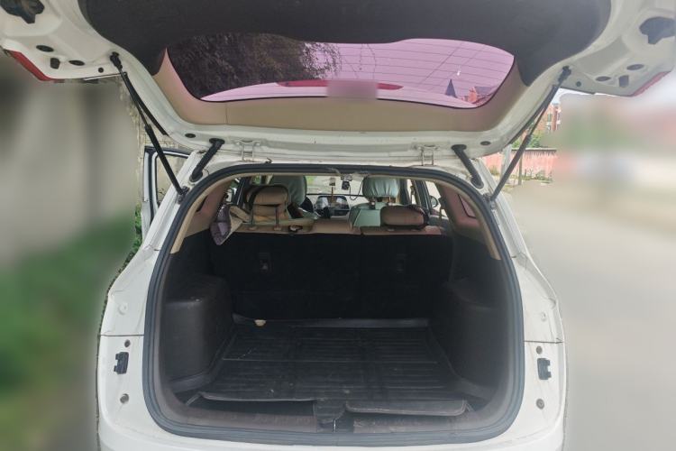 Used Baojun 310W 2017 1.5L Manual Fashion Model China V Trunk
