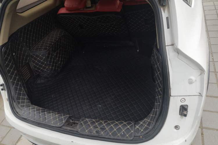 Used Baojun 310W 2017 1.5L Manual Fashion Model China V Trunk