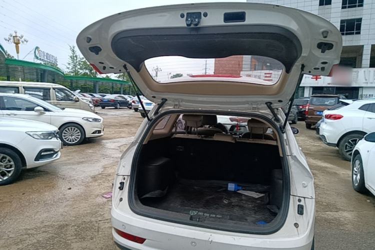 Used Baojun 310W 2017 1.5L Manual Fashion Model China V Trunk